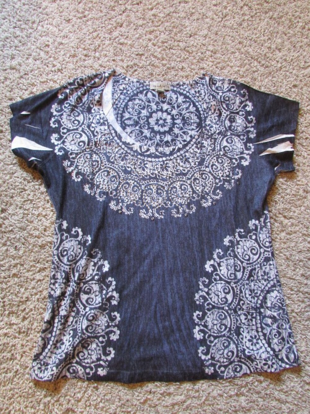 NWOT Live and Let Live XL Gray Mandala Print Short Sleeve Shirt Beaded